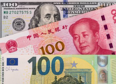 100 Amerikan Doları, 100 Çin Yuanı ve 100 Euro. 