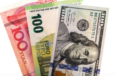Banknotlar 100 dolar, 100 avro ve 100 Çin yuanı.