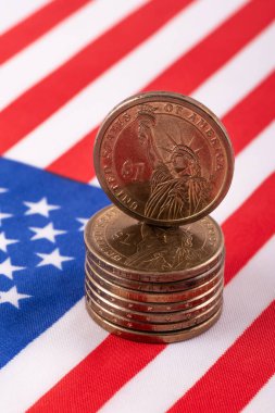 1 Amerikan doları ve Amerikan bayrağı