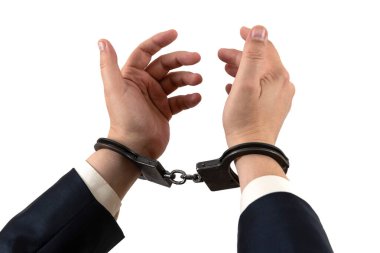 Çelik kelepçe takmış iş adamının elleri.