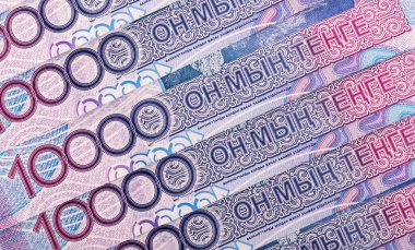 5000 Kazakistan 'ın yeni tip banknotlarından oluşan banknotlar.