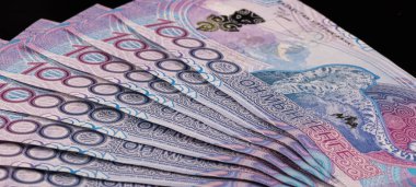 5000 Kazakistan 'ın yeni tip banknotlarından oluşan banknotlar.