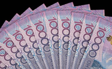 5000 Kazakistan 'ın yeni tip banknotlarından oluşan banknotlar.