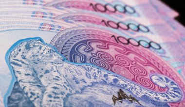 5000 Kazakistan 'ın yeni tip banknotlarından oluşan banknotlar.