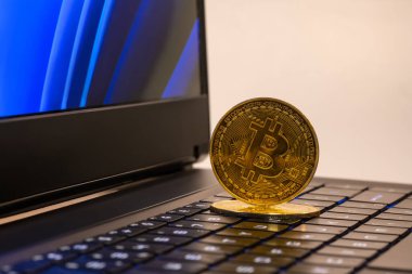 Bilgisayar klavyesinde Bitcoin şifreli para