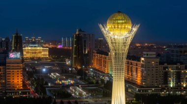 Astana, Kazakistan. 07.09.2018. Kazakistan 'ın merkez kısmının manzaralı manzarası, Astana şehri ve Kazakistan cumhurbaşkanının bir yaz akşamı ikametgahı.