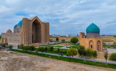 Türk dünyasının kalbi Kazakistan 'daki Khoja Akhmet Yassaui' nin ortaçağ mozolesine ait bir kuadkopterden görüntü