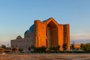 Türk dünyasının kalbi Kazakistan 'daki Khoja Akhmet Yassaui' nin ortaçağ mozolesi.