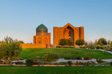 Türk dünyasının kalbi Kazakistan 'daki Khoja Akhmet Yassaui' nin ortaçağ mozolesi.
