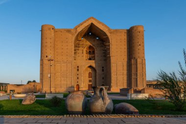 Türk dünyasının kalbi Kazakistan 'daki Khoja Akhmet Yassaui' nin ortaçağ mozolesi.
