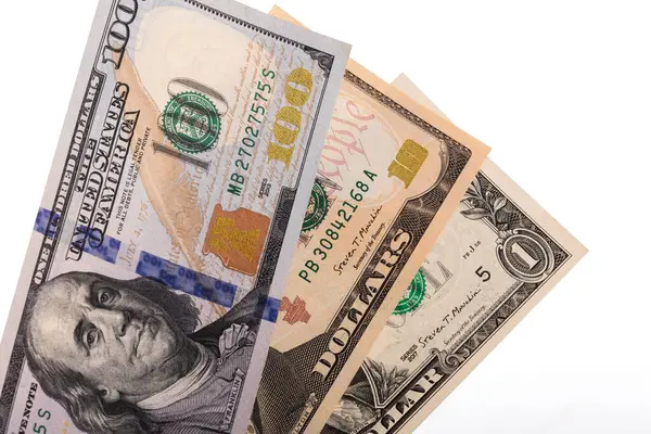 Beyaz arka planda 1, 10 ve 100 Amerikan doları banknotları
