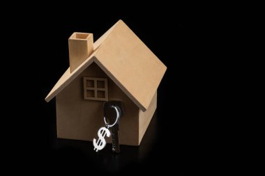 Sembolik ahşap ev ve anahtarlık. Amerikan doları sembolü şeklinde anahtarlık.