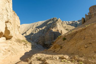 Aktau 'nun eşsiz beyaz dağları güneydoğu Kazakistan' daki Altyn Emel doğal parkında.