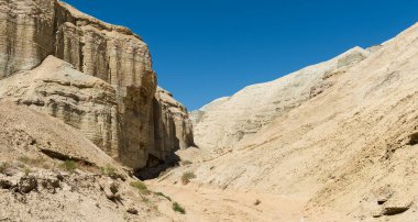 Aktau 'nun eşsiz beyaz dağları güneydoğu Kazakistan' daki Altyn Emel doğal parkında.