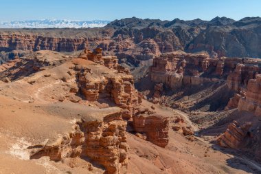 Güneydoğu Kazakistan 'daki Charyn Nehri Kanyonu' ndaki ünlü Kaleler Vadisi.