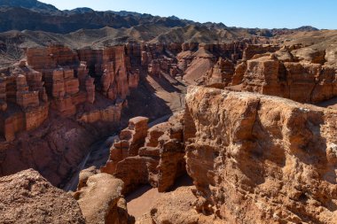 Güneydoğu Kazakistan 'daki Charyn Nehri Kanyonu' ndaki ünlü Kaleler Vadisi.