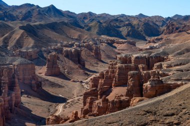 Güneydoğu Kazakistan 'daki Charyn Nehri Kanyonu' ndaki ünlü Kaleler Vadisi.