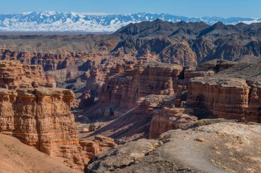 Güneydoğu Kazakistan 'daki Charyn Nehri Kanyonu' ndaki ünlü Kaleler Vadisi.