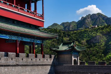  Bir bahar günü, Çin 'in başkenti Pekin civarındaki Çin Seddi' nin bir parçası..