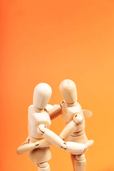 Close Couple Dummies Embracing Orange Background Love Friendship Concept — Stock Photo, Image