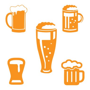 Farklı tipte bira bardakları ve köpüklü kupalar. Beyaz Arkaplanda Vektör Resimleri