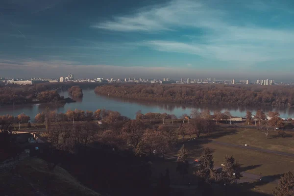 Sonbahar Güneşinde Belgrad Üzerindeki Ünlü Kalemegdan Kalesinin Manzarası Sava Donau — Stok fotoğraf