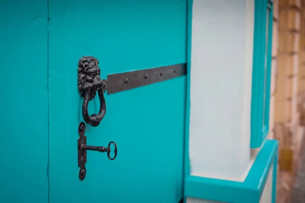 Βίντατζ Σιδερένιο Μεταλλικό Κλειδί Κλειδαριά Πόμολο Πάνω Από Ένα Μεταλλικό — Φωτογραφία Αρχείου