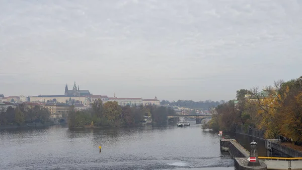 Prag Daki Hradcani Doğru Bakın Şehrin Eski Bir Kısmı Bir — Stok fotoğraf