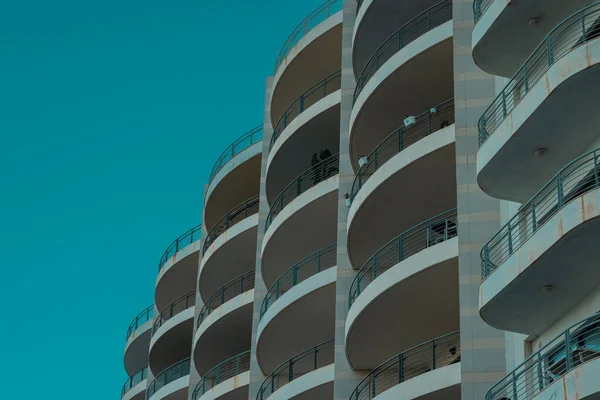 Interessante Architektonische Rundelemente Für Gebäude Oder Hotels Mehrere Balkone Bilden — Stockfoto