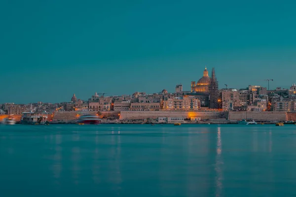 Cityscape Valletta Malta Uma Noite Outono Hora Dourada Hora Azul — Fotografia de Stock