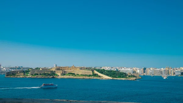 Ferry Tussen Sliema Valletta Malta Zichtbaar Zeilen Naar Sliema Avonduren — Stockfoto