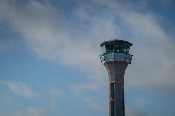 Aeroporto Luton Londra Torre Controllo Isolata Sul Cielo Blu Con — Foto Stock