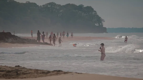 Groupe Personnes Inconnues Profitant Vie Plage Plaisir Sur Playa Cocles — Photo