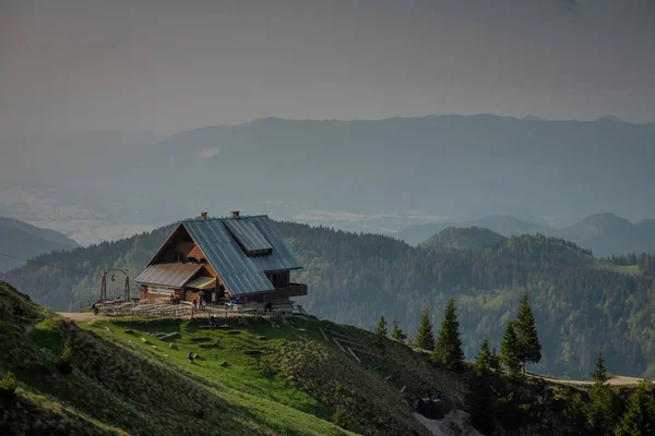 Schöne Almhütte Auf Dem Golica Berg Von Oben Sichtbar Schöner — Stockfoto