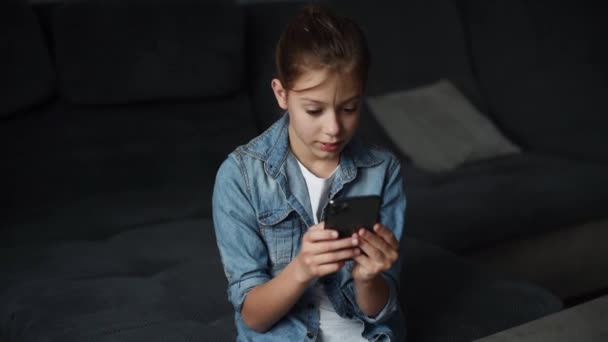 Girl Hold Smartphone Watching Social Media Modern Living Room — 비디오