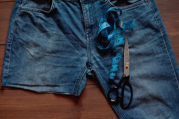 Lixo Ganga Velho Upcycle Reciclar Calças Velhas Pilha Jeans Azuis — Fotografia de Stock