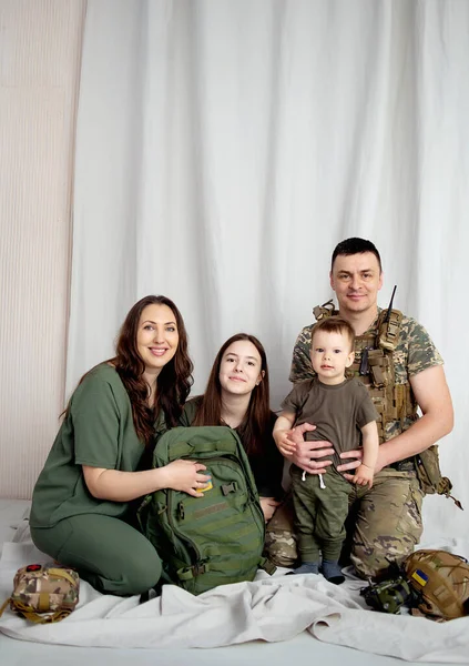 Ukrainian Soldier Militarization Ukrainian Defender Says Goodbye His Family Mobilization — Stock Photo, Image