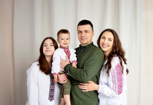 Happy Family Ukrainian National Clothes — Stock Photo, Image