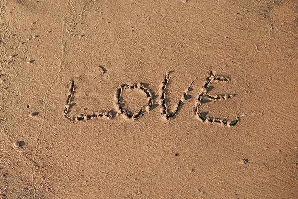 Slova Napsaná Plážovým Pískem Slovo Love Napsané Písku Pláži Oceánem — Stock fotografie