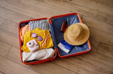 Bavul seyahat için Paketli açın, yakın çekim