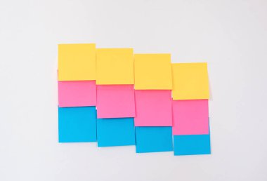 Bir dizi renkli yapışkan not kağıdı. İş, takım çalışması, beyin fırtınası konsepti.