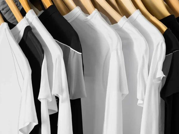 Realista Shirt Mockup Blank Preto Branco Shirt Cabide Design Mockup — Fotografia de Stock