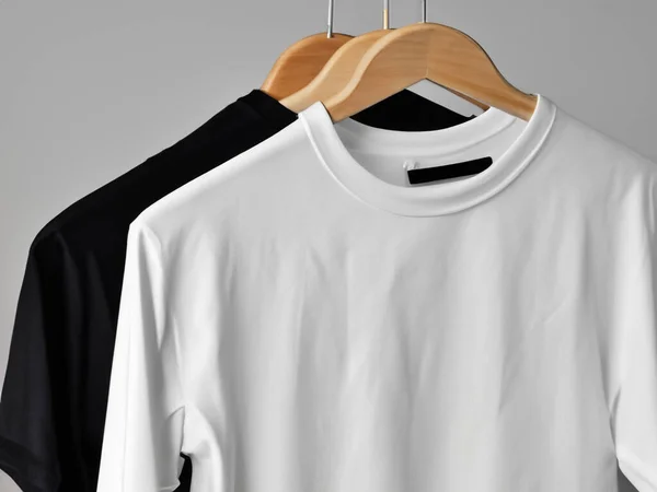 Realistisk Shirt Mockup Blank Svart Och Vit Shirt Hängare Design — Stockfoto