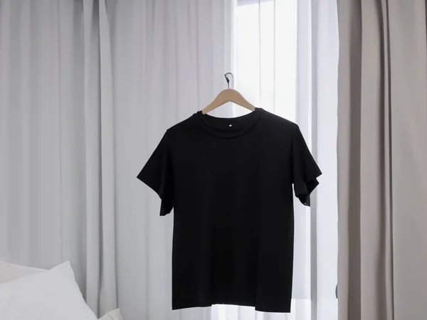 Realistisk Shirt Mockup Blank Svart Och Vit Shirt Hängare Design — Stockfoto