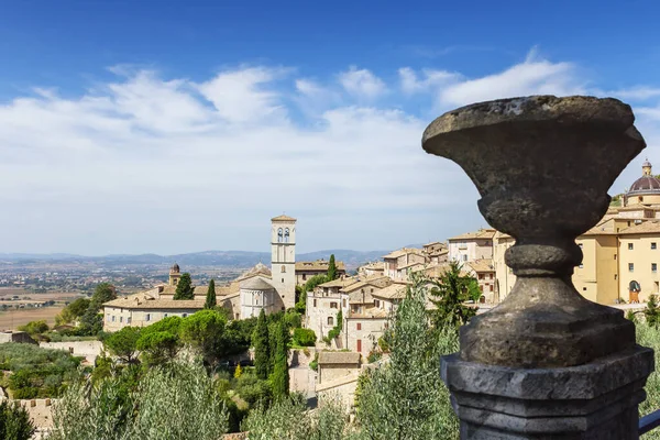 Assisi, Umbria - İtalya, 19 Eylül 2015. Assisi 'nin Panoraması. Güneşli bir gün