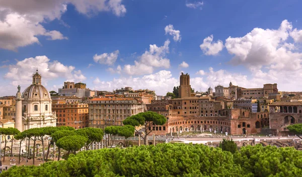 Trajan 'ın Sütunu ve Trajan' ın Pazarı, Roma, İtalya, 2015