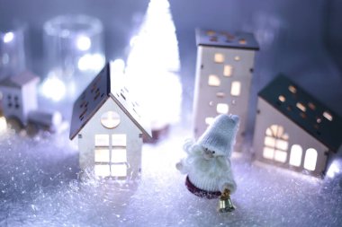 Noel kasabasında gece Noel Baba, tren ve ağaç, tren ve ağaç