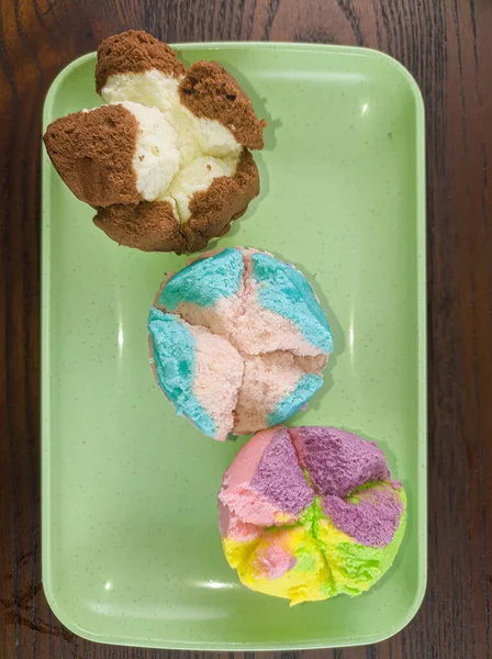 传统的印度尼西亚小吃 从面粉中提取出五彩缤纷的蛋糕 — 图库照片