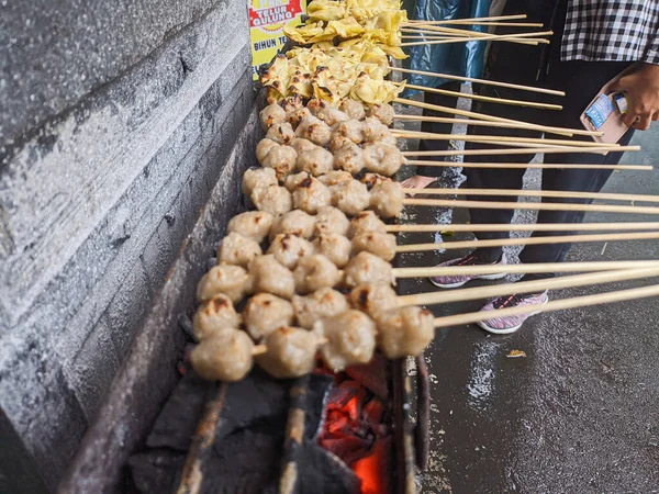 Grilled Meatballs Traditional Street Local Food Indonesia Manufacturing Process Grilled — Stock Photo, Image