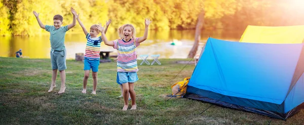 Group Four Children Playing Colourful Tents Nature Concept Family Vacation — Stock Photo, Image